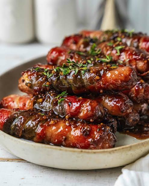 Pigs in Blankets: Crispy Bacon-Wrapped Sausages for Christmas Dinner